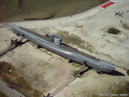 U-Boot beim Marineehrenmal Laboe